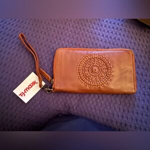 NWT Genuine Leather Wallets, Credit Card Holder with detachable wristlet (Tan)